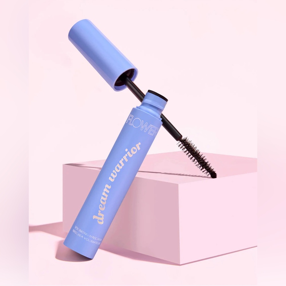 Flower Dream Warrior Volumizing Mascara• Noir Black 8mL
